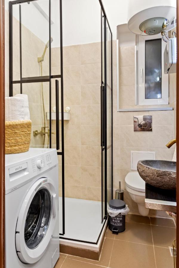 Upscale Studio, Walking Distance From The Old Town Bukarest Exteriör bild