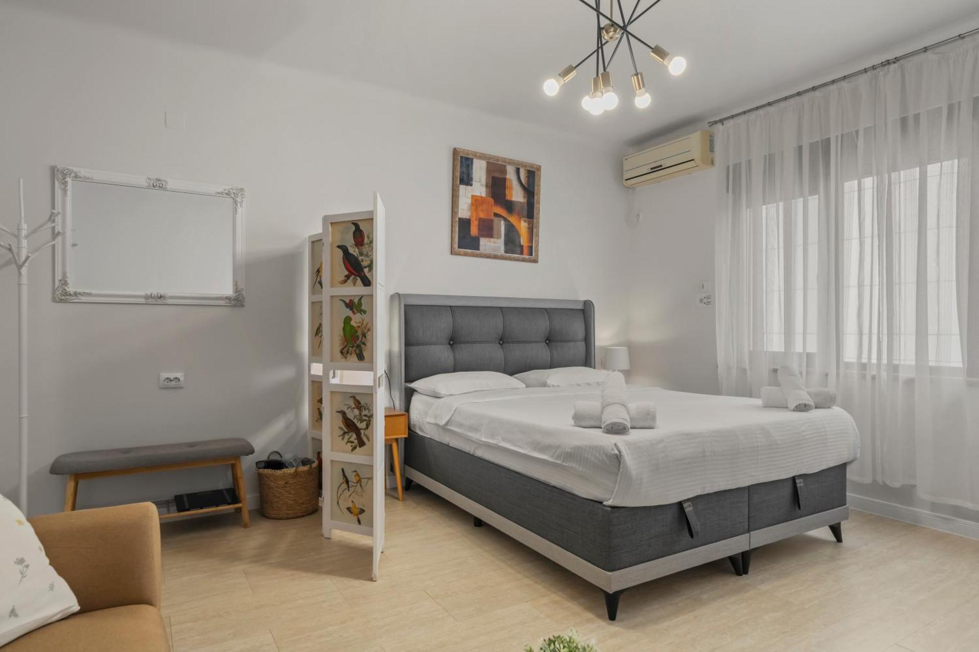 Upscale Studio, Walking Distance From The Old Town Bukarest Exteriör bild