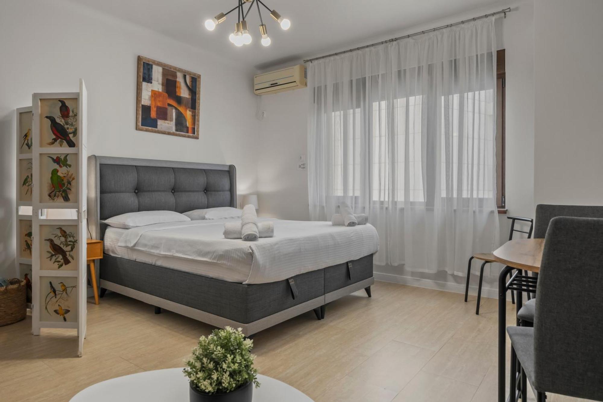 Upscale Studio, Walking Distance From The Old Town Bukarest Exteriör bild